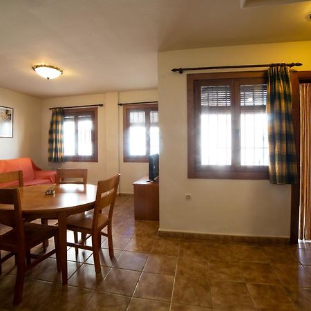 Apartamentos Berrocal Алькала-дель-Хукар Экстерьер фото