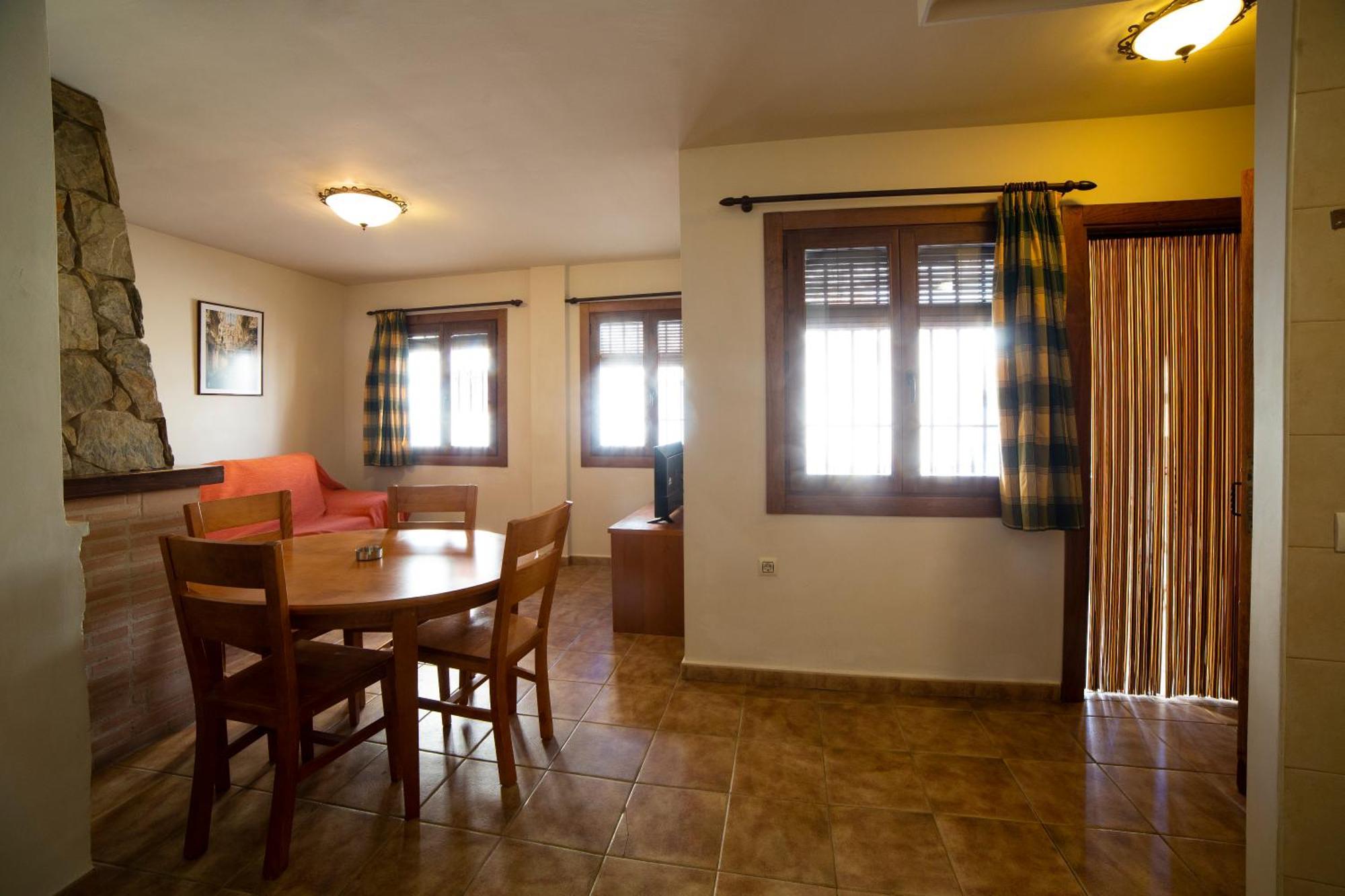 Apartamentos Berrocal Алькала-дель-Хукар Экстерьер фото